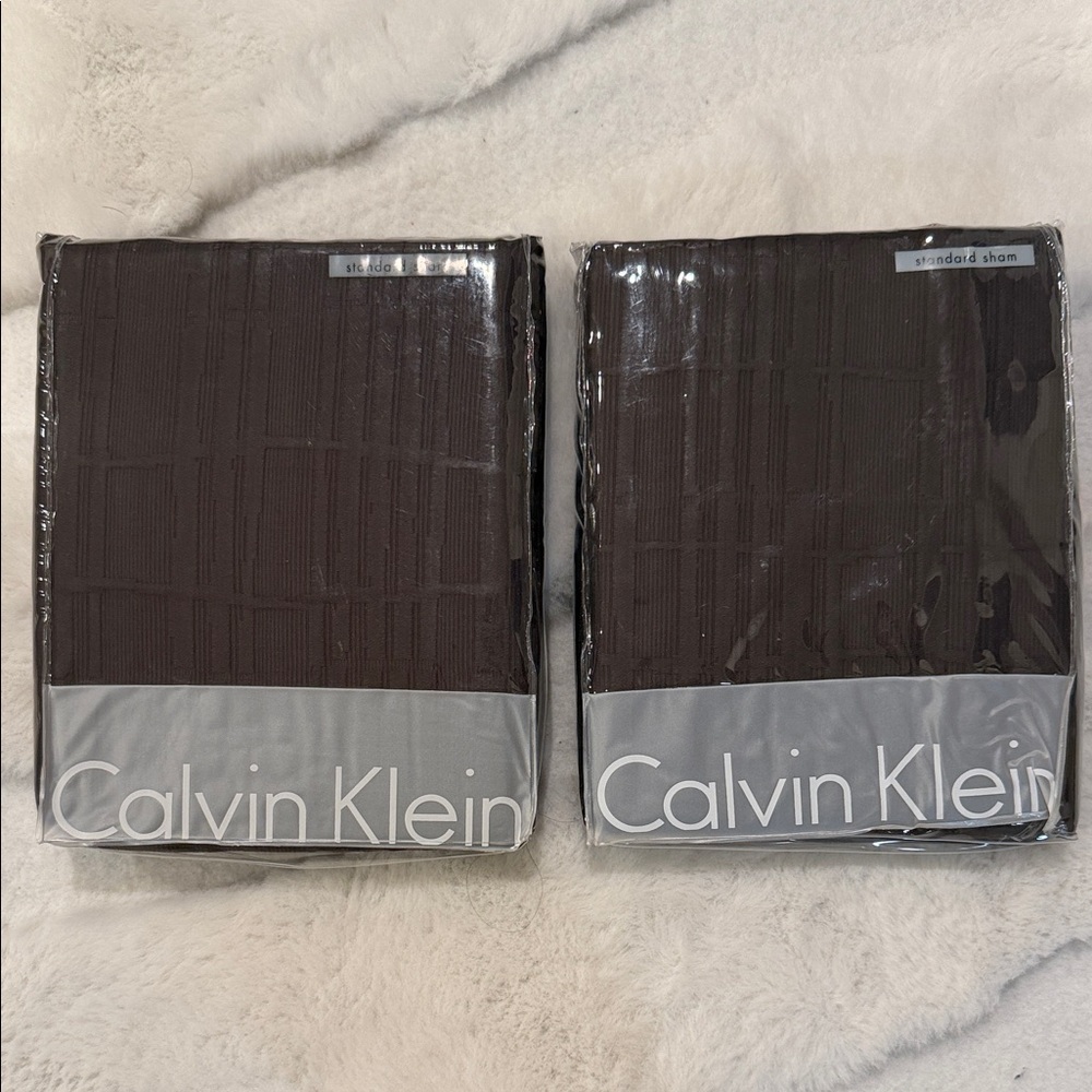Calvin Klein Standard Shams, Jagged Edge Azuki. Set of 2 New in Bag.